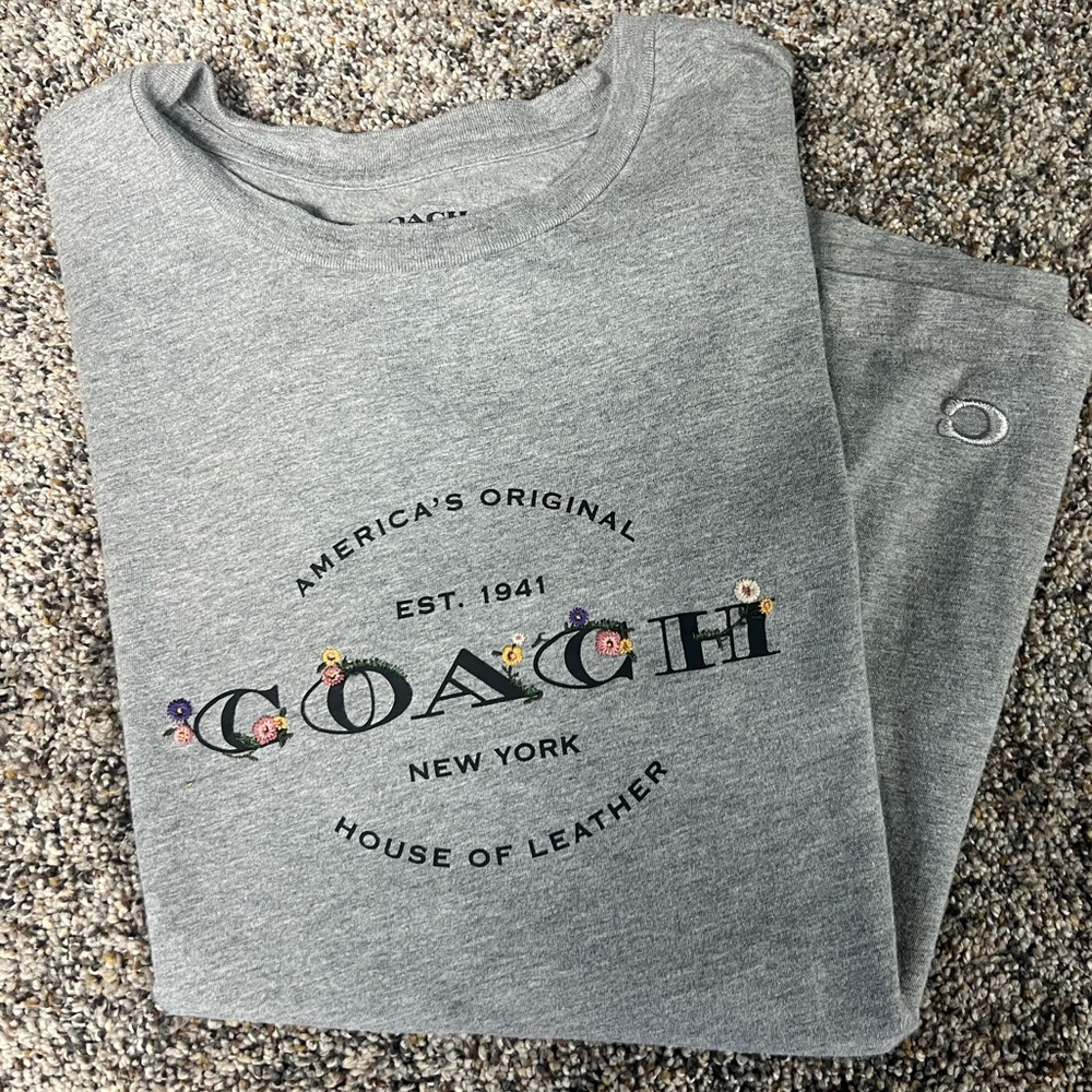 Coach Gray Women’s T-Shirt with a Floral Design 🌸🌺🌹🪻🌻